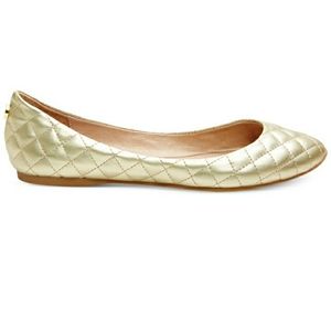 Steve Madden Kwiltt gold flats 8.5